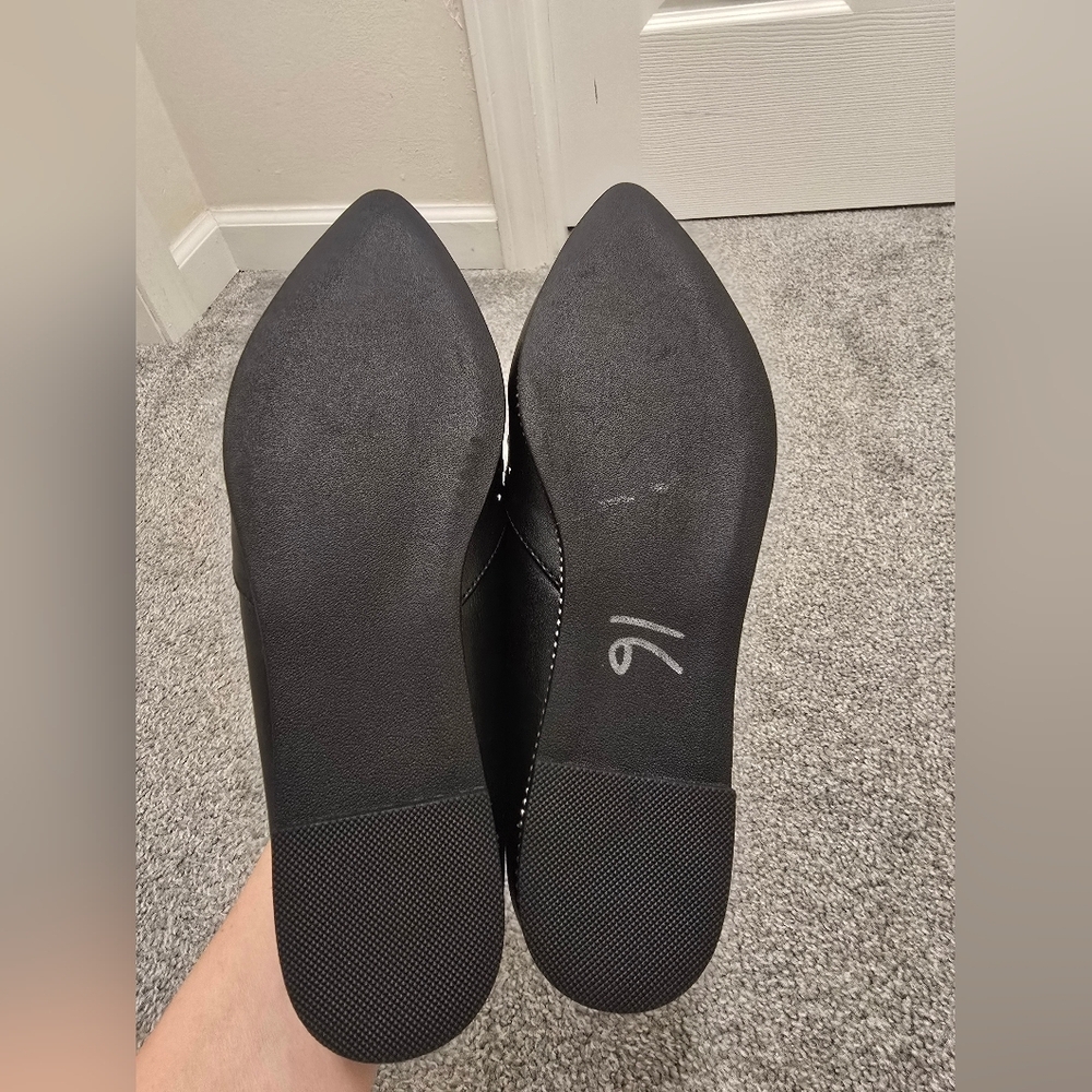 Black Flats Gold Stud Accents Like New Ladies Size 7 - Picture 6 of 7